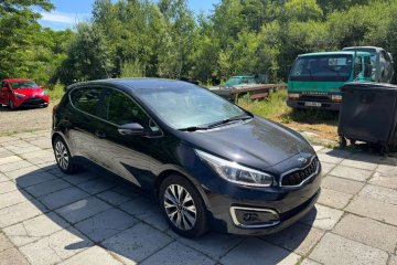 Salonowy LIFT 1.4Benz 100KM wersja L kamera navi